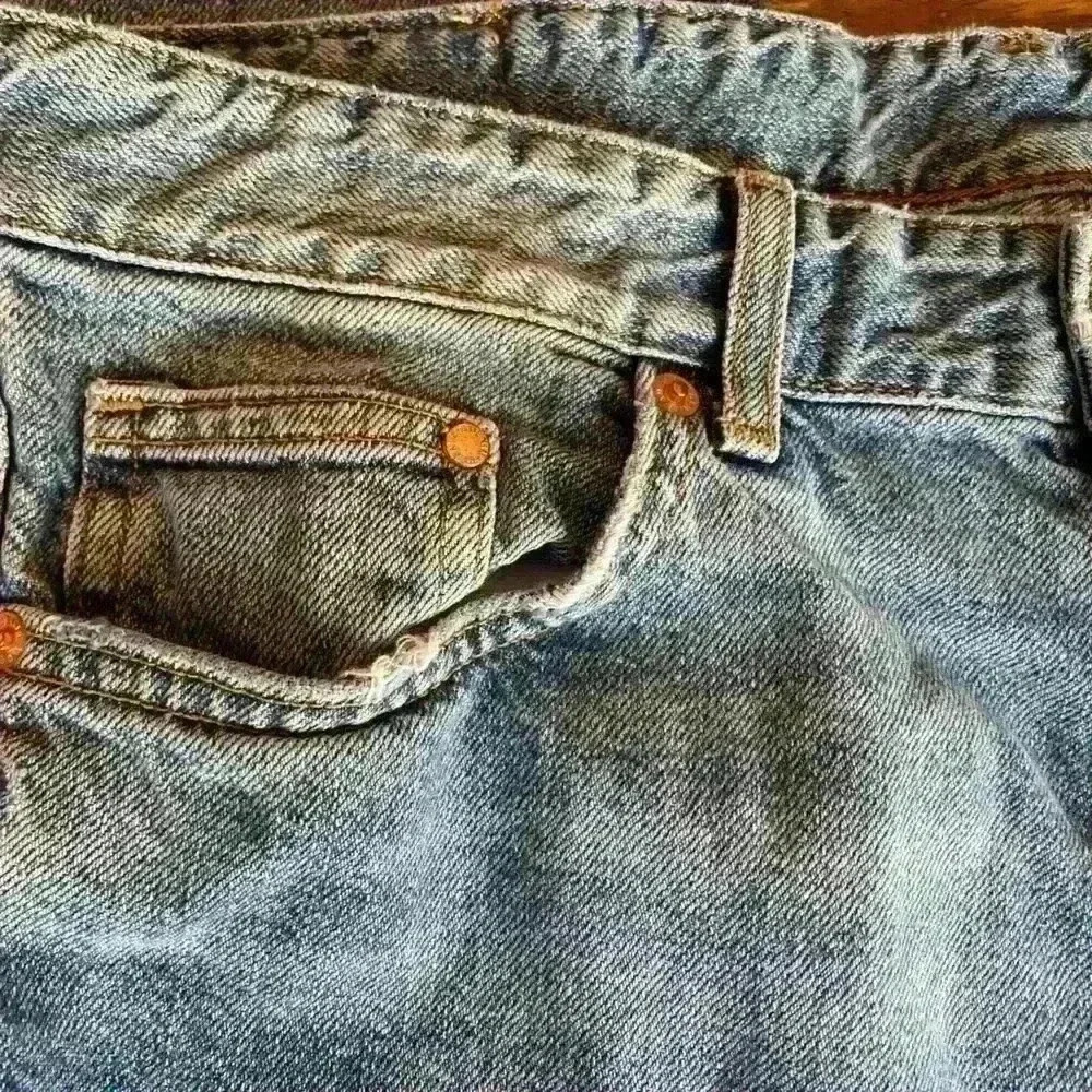 H&M &Denim Straight Leg High Waisted Embroidered/Distressed Jeans Sz 32 (US 0) - Picture 6 of 12